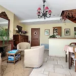 Le Clos De L'ermitage Bed & Breakfast