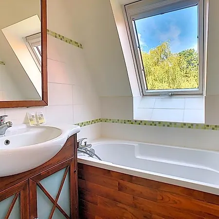 Le Clos De L'ermitage Bed & Breakfast 3*