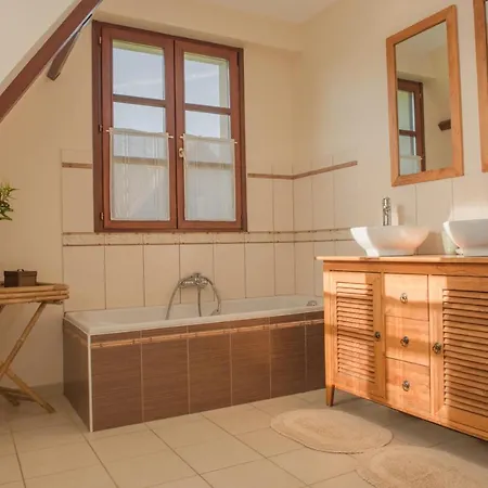 Le Clos De L’ermitage Couette-café 3*